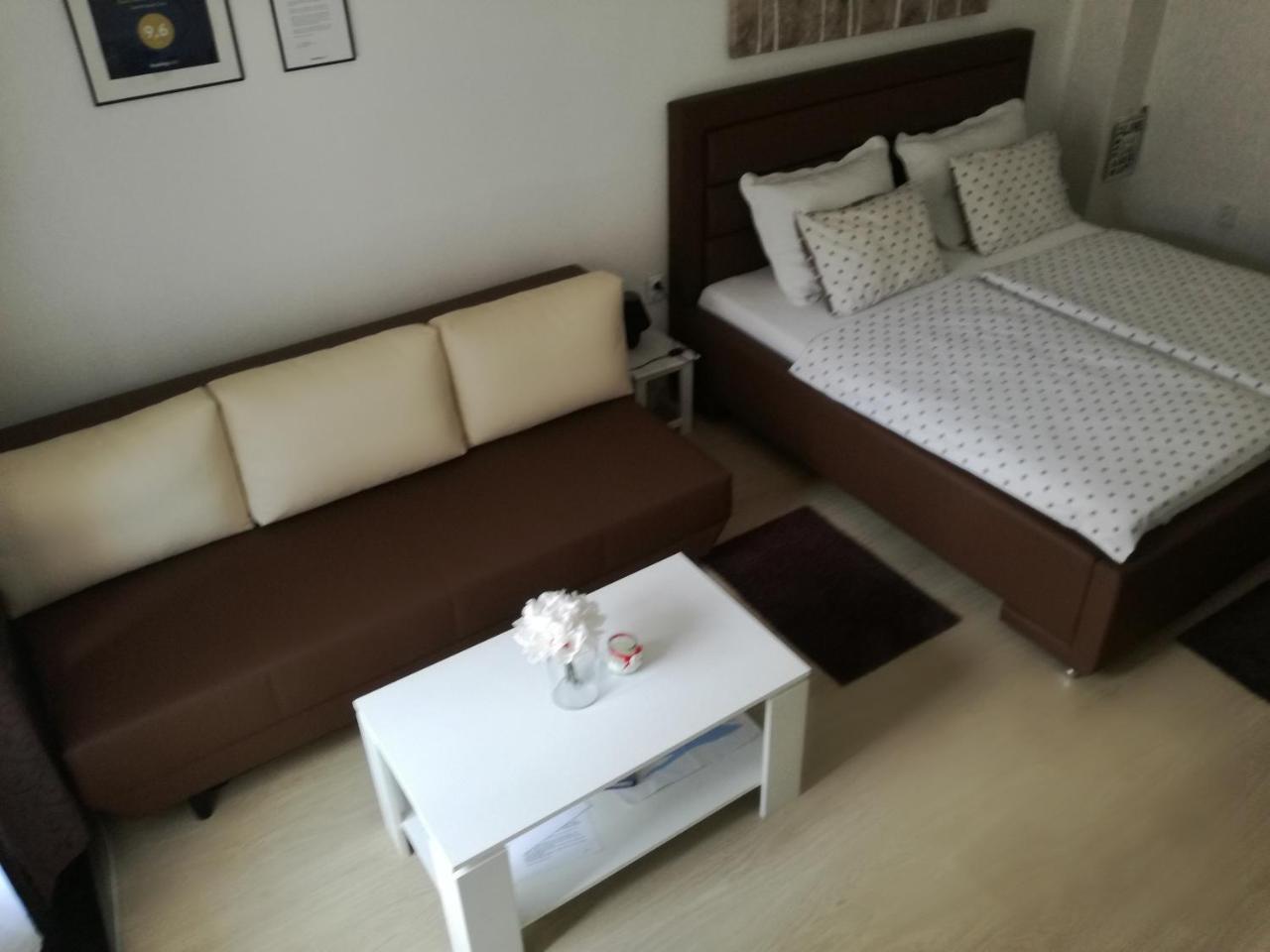 Guesthouse Coco Σλαβόνσκι Μπροντ Εξωτερικό φωτογραφία